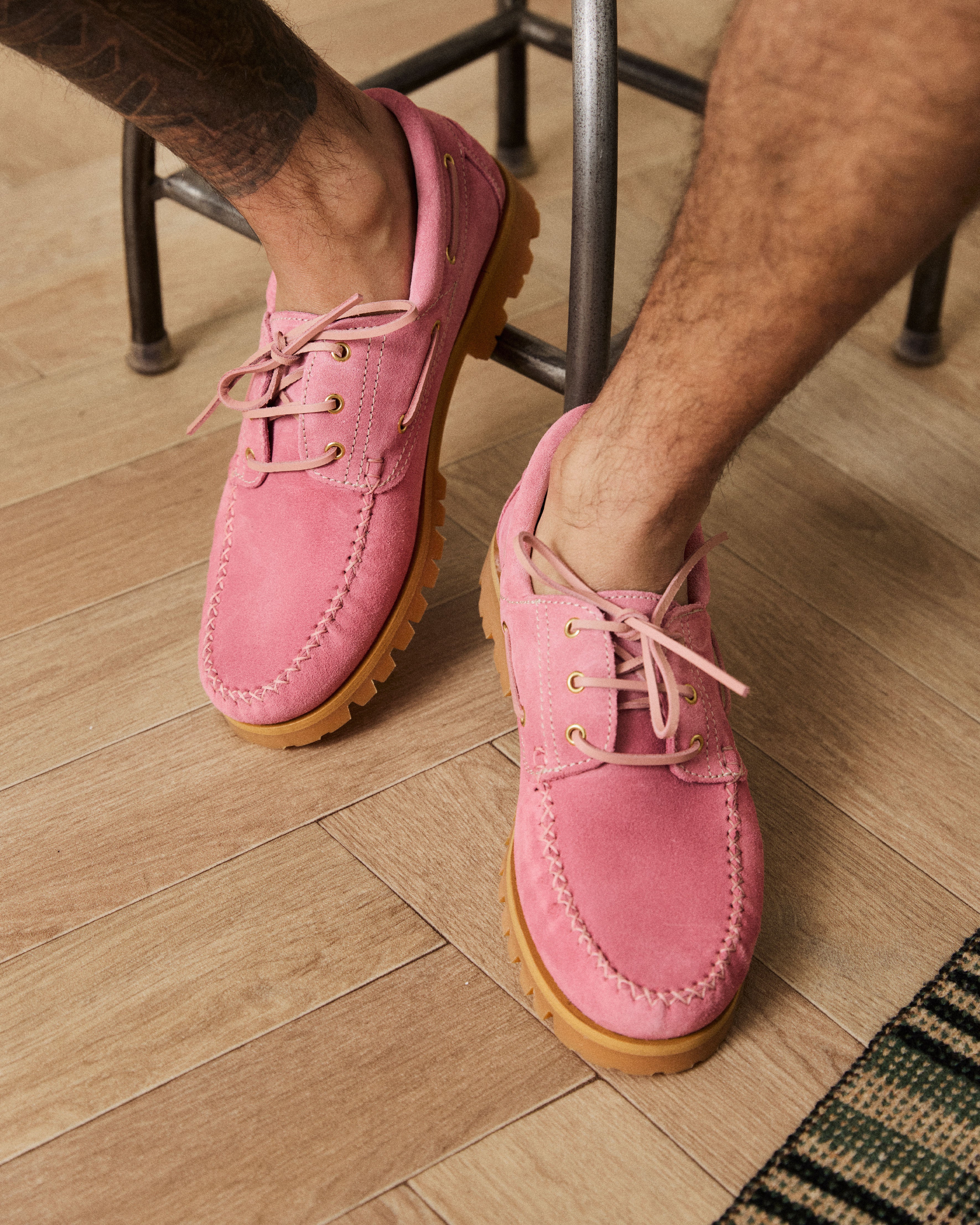 aztec boat shoe in pink close up