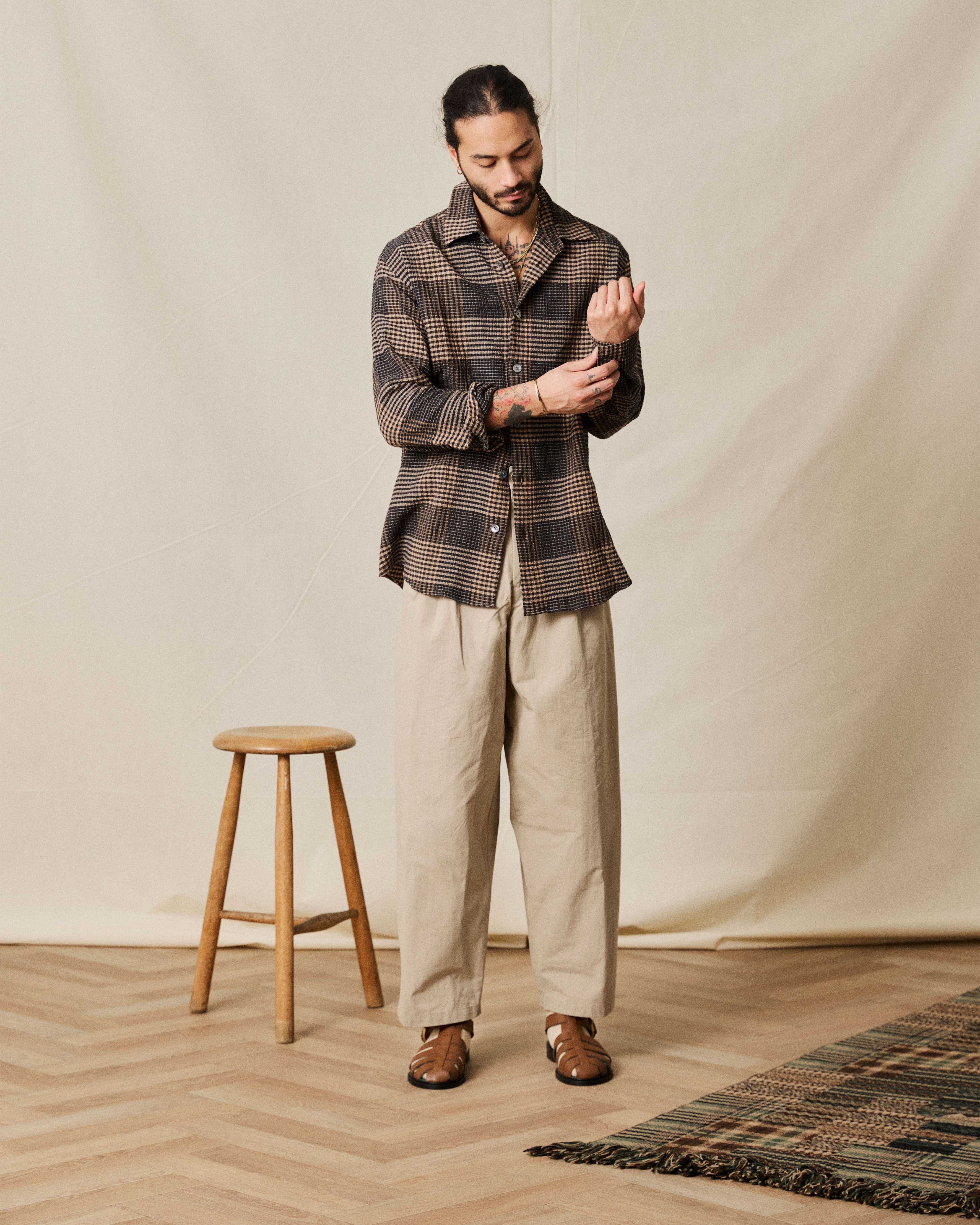 fisherman sandal in cognac on model