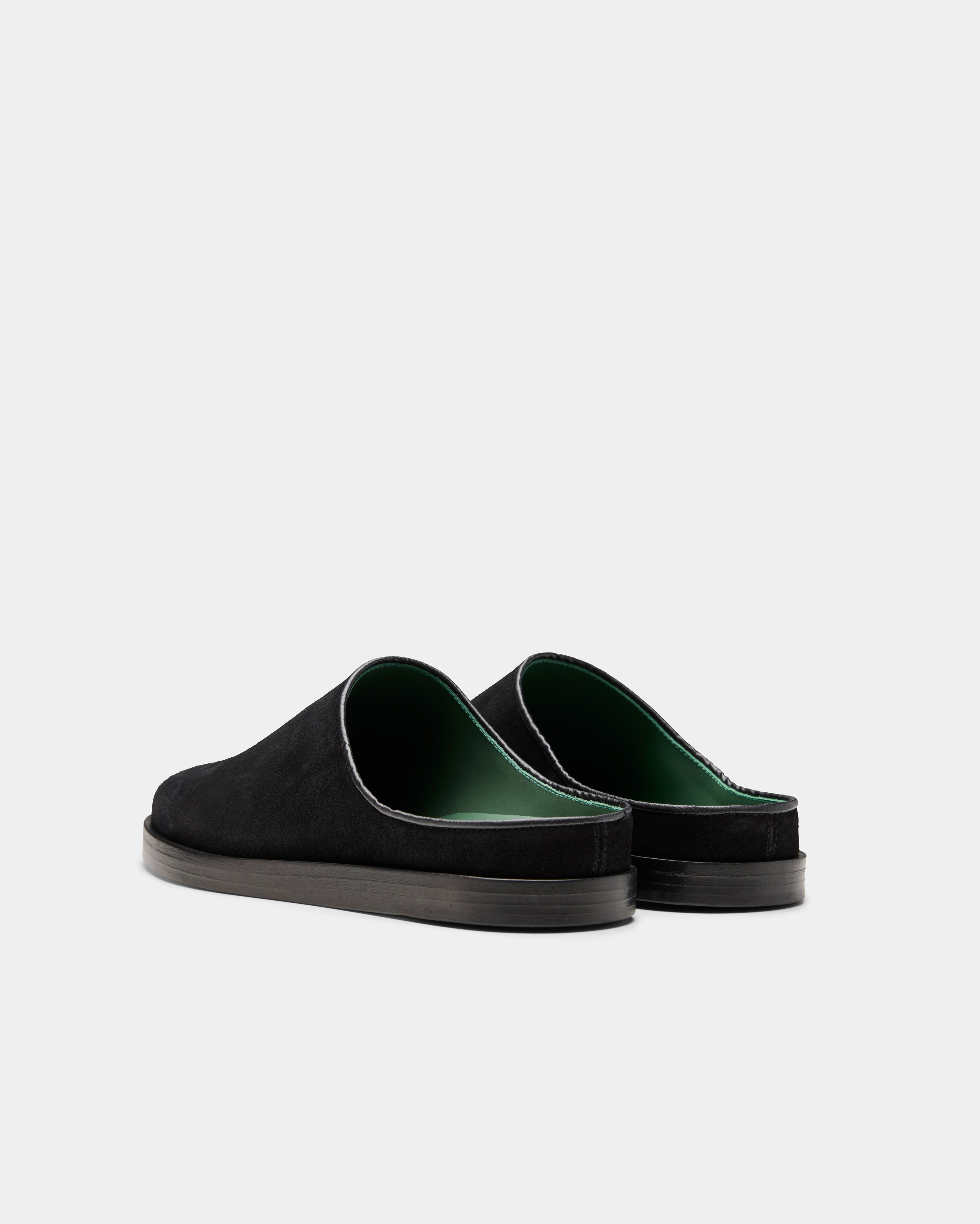 Gilles in black suede from the back