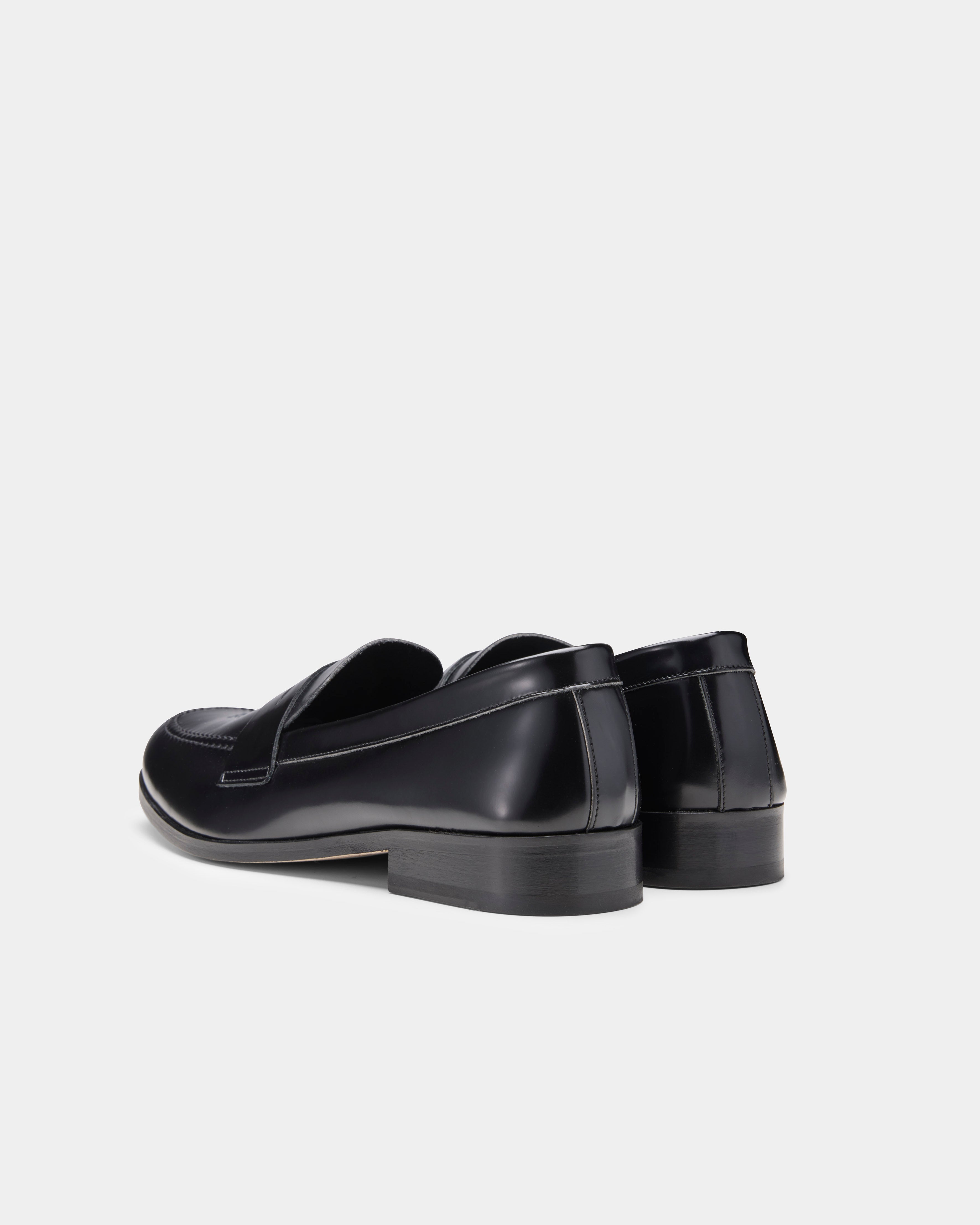 Lowkee loafer in black from the back