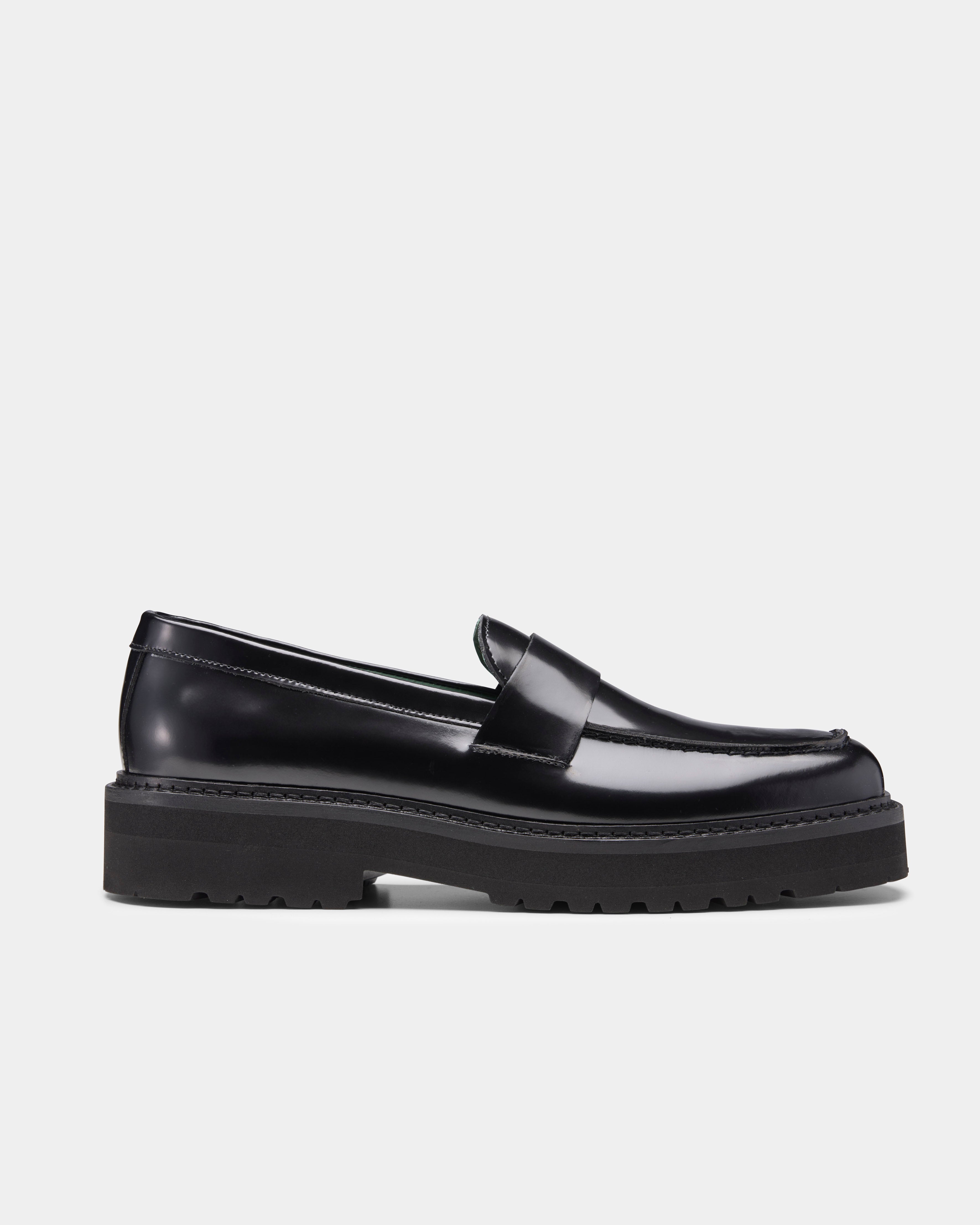Peeters loafer in black from the side