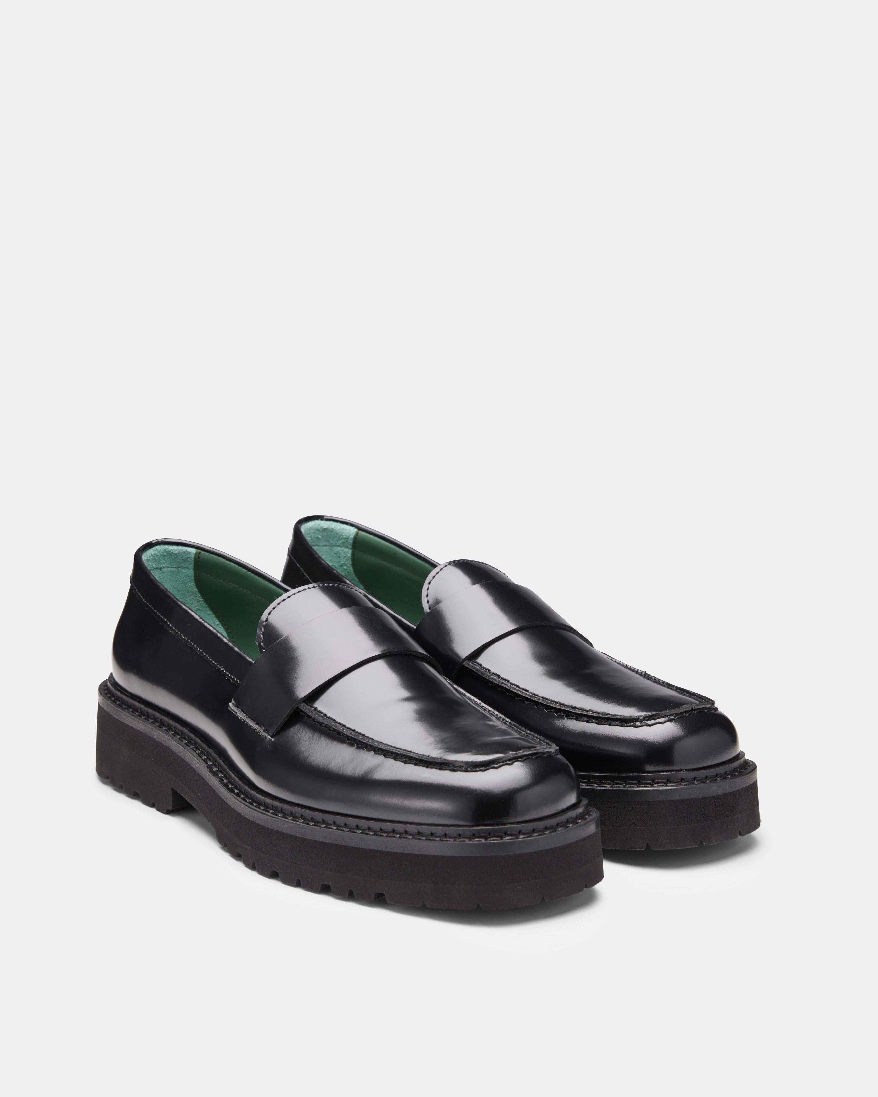 Peeters loafer in black from the front