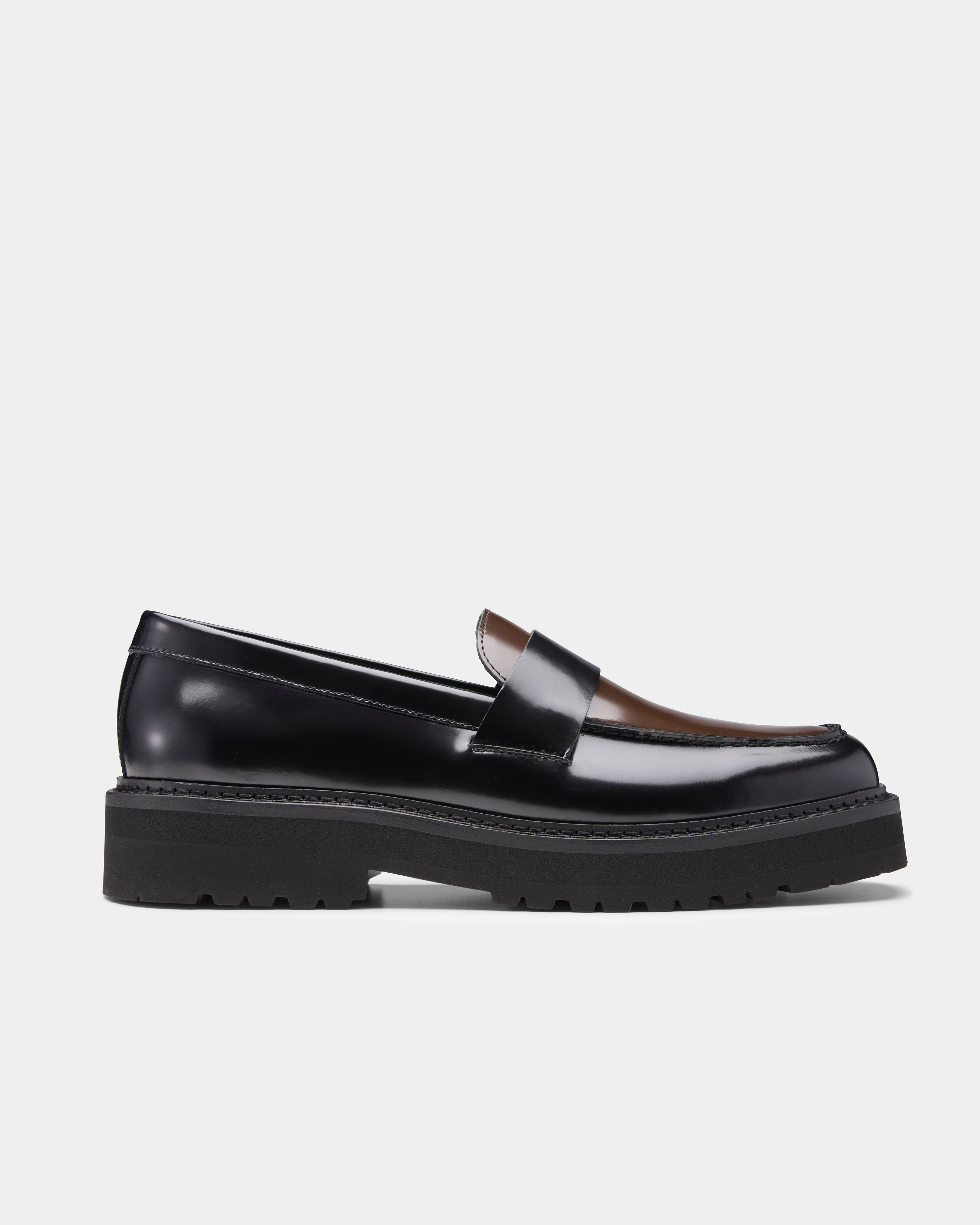 Peeters loafer in black and brown from the side