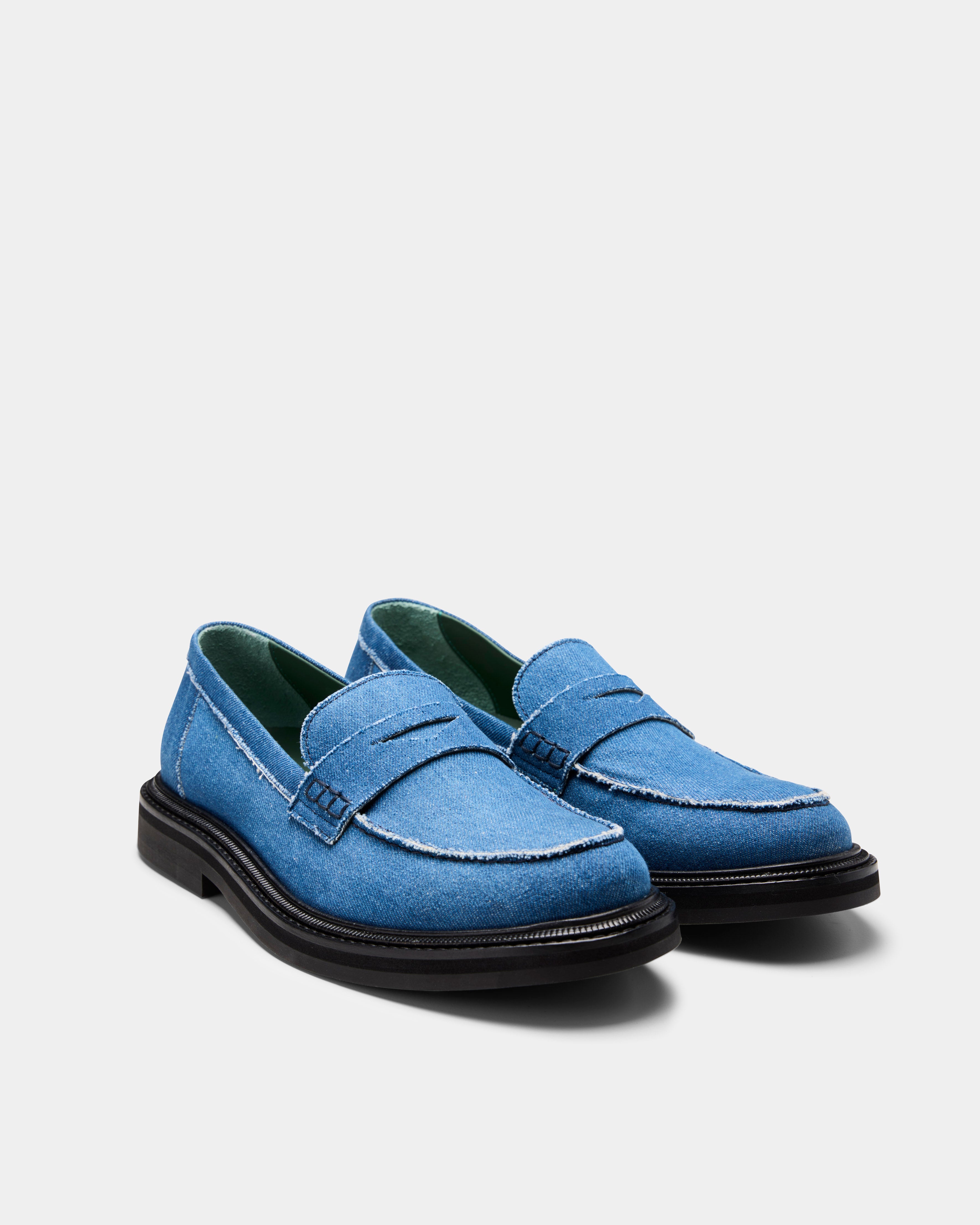 vinnee loafer in blue denim from the side and front