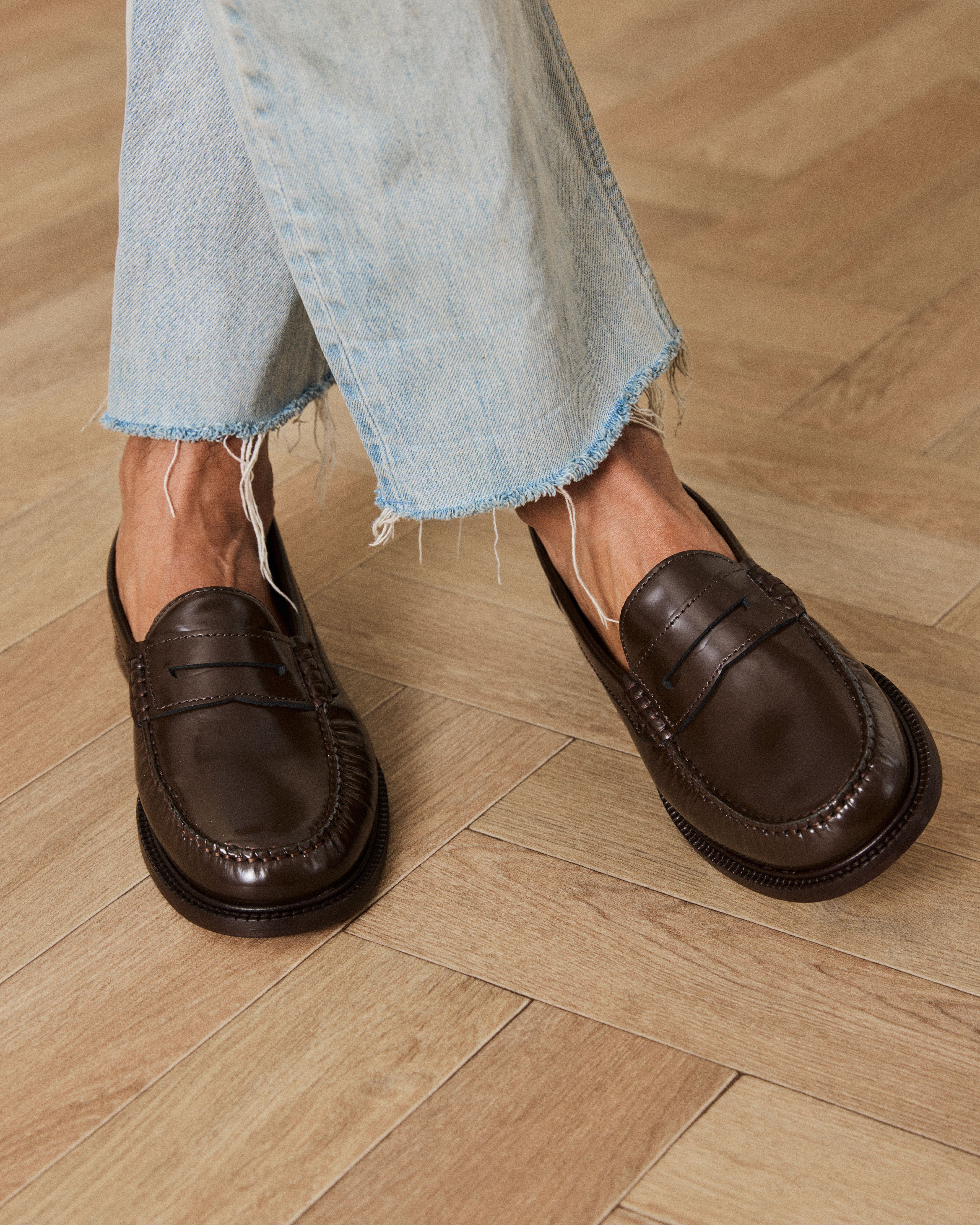 Yardee in brown polido on model