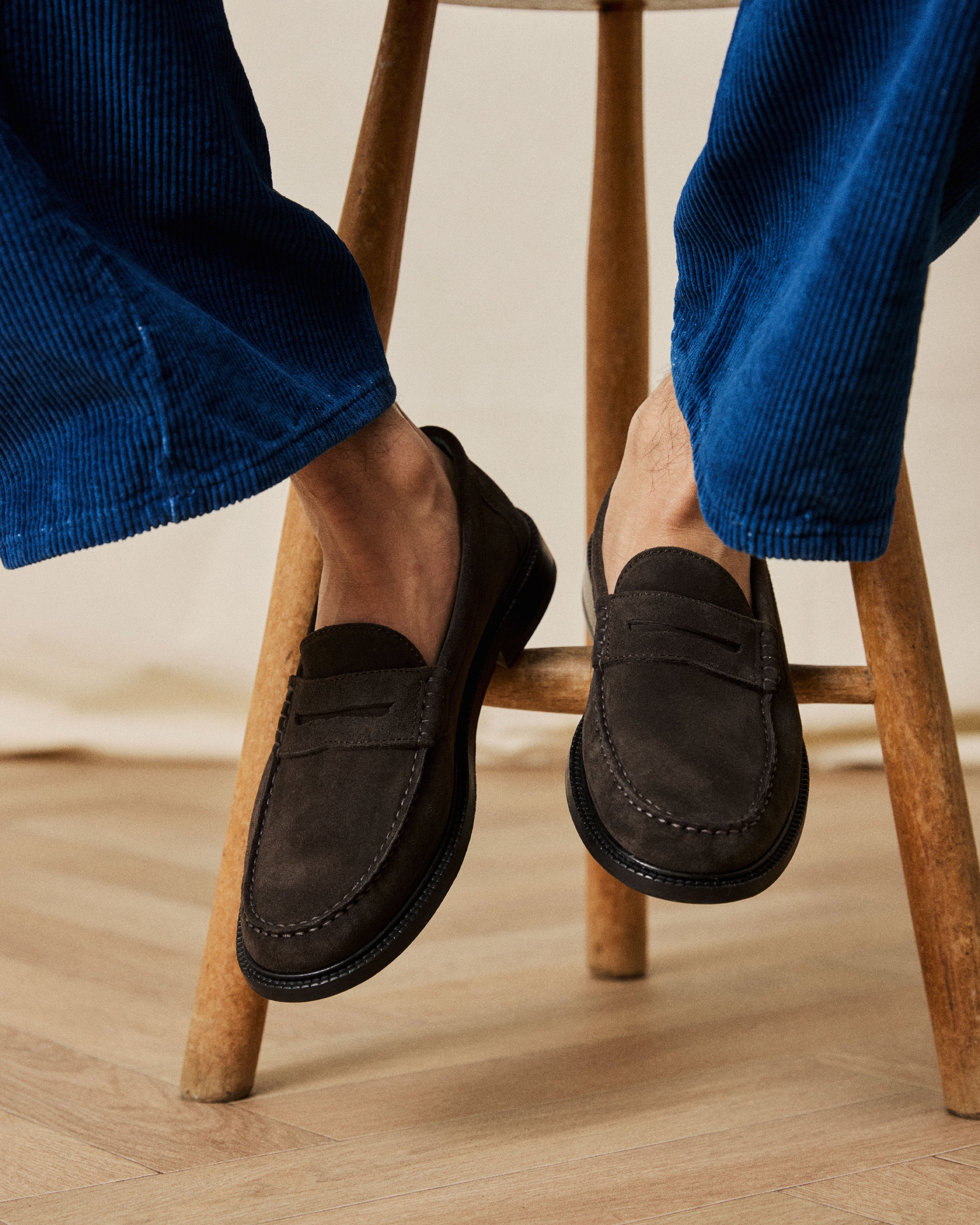 yardee in brown suede close up