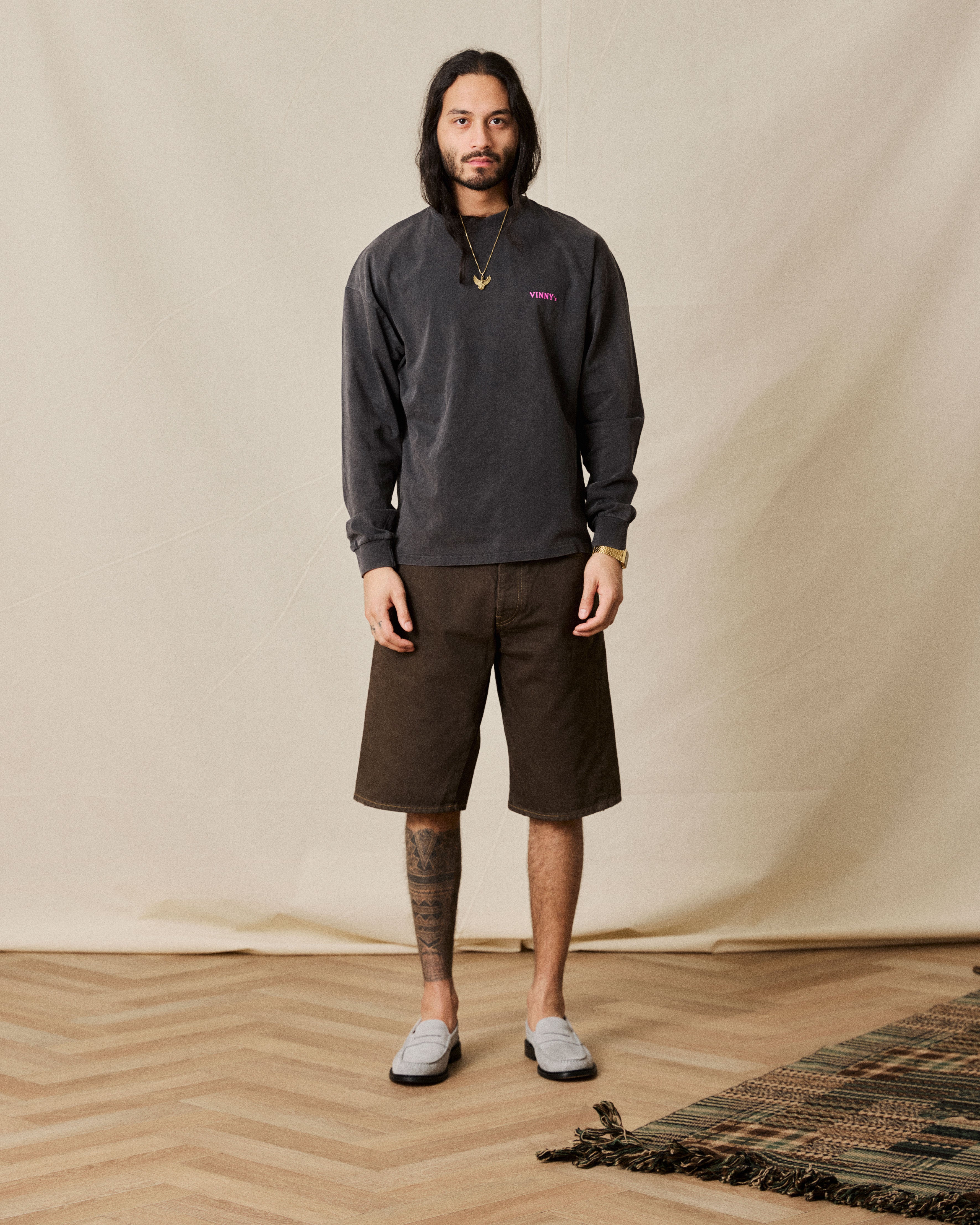 yardee in grey suede on model