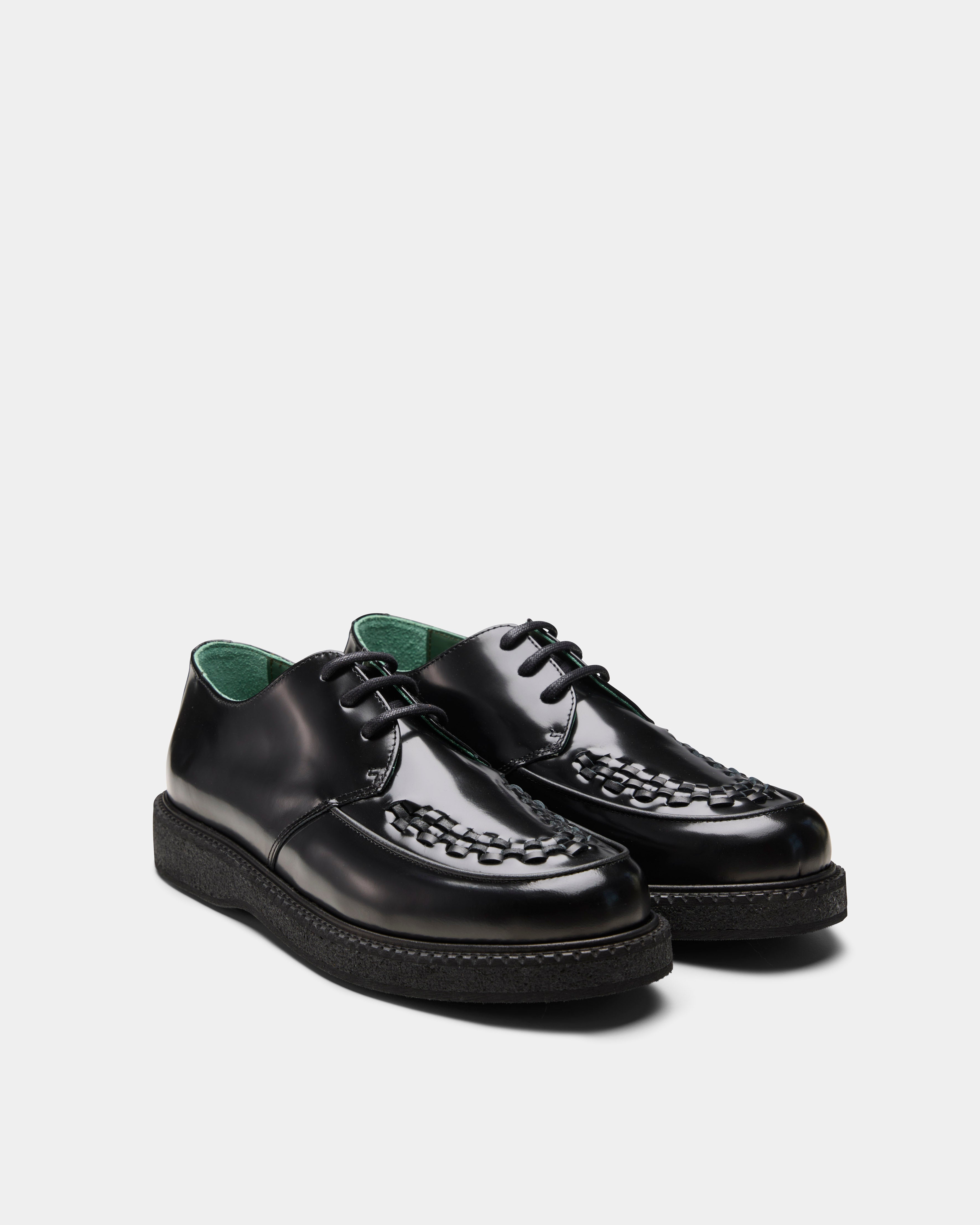 boat creeper in black from the side front