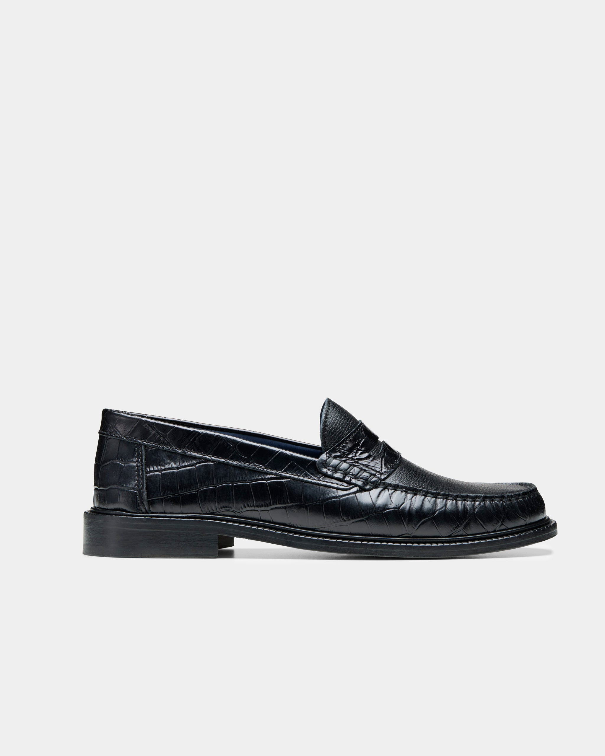 Vinny's Yardee Moccasin Loafer in Black Polido Leather