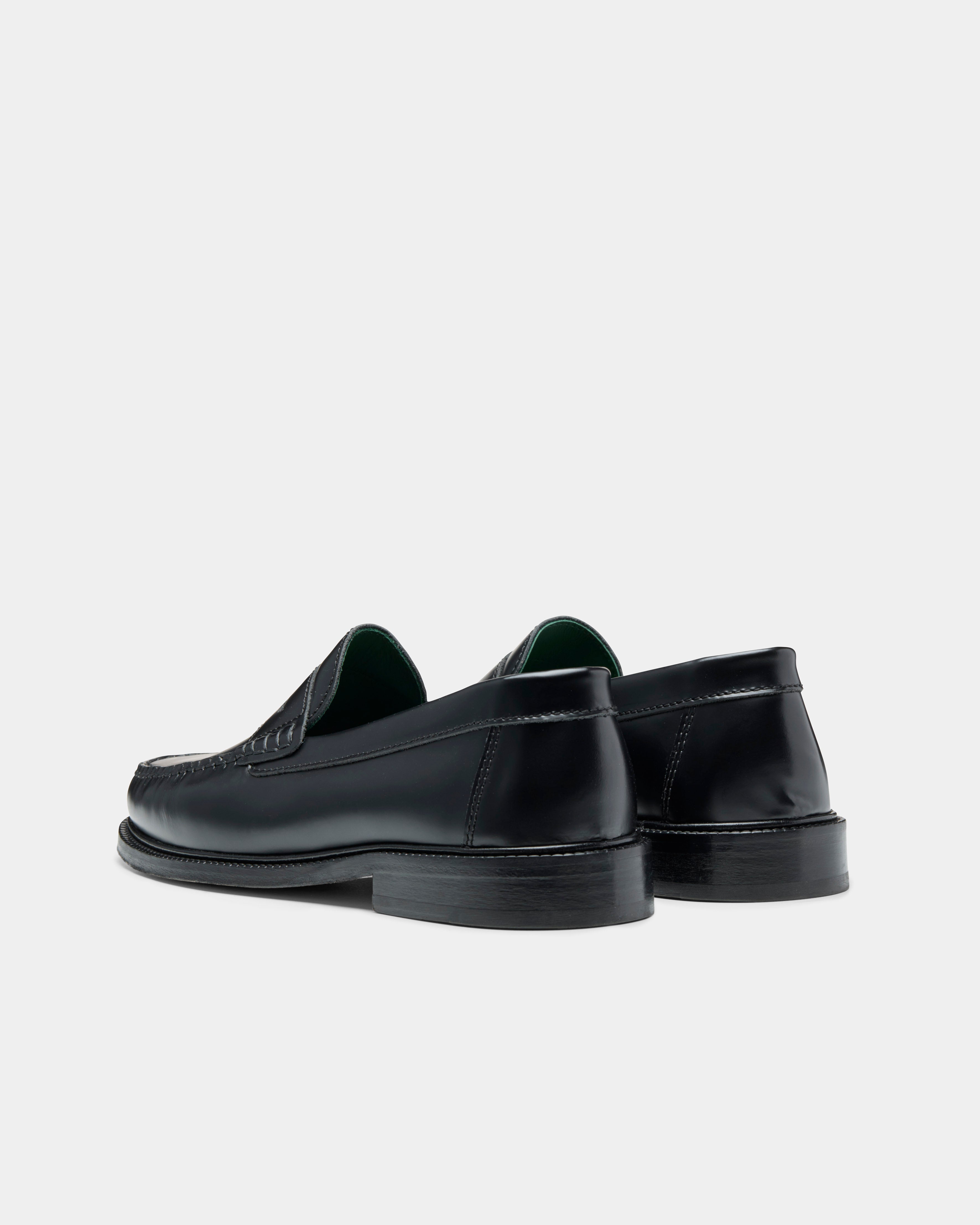 Women's yardee mocassin loafer in black