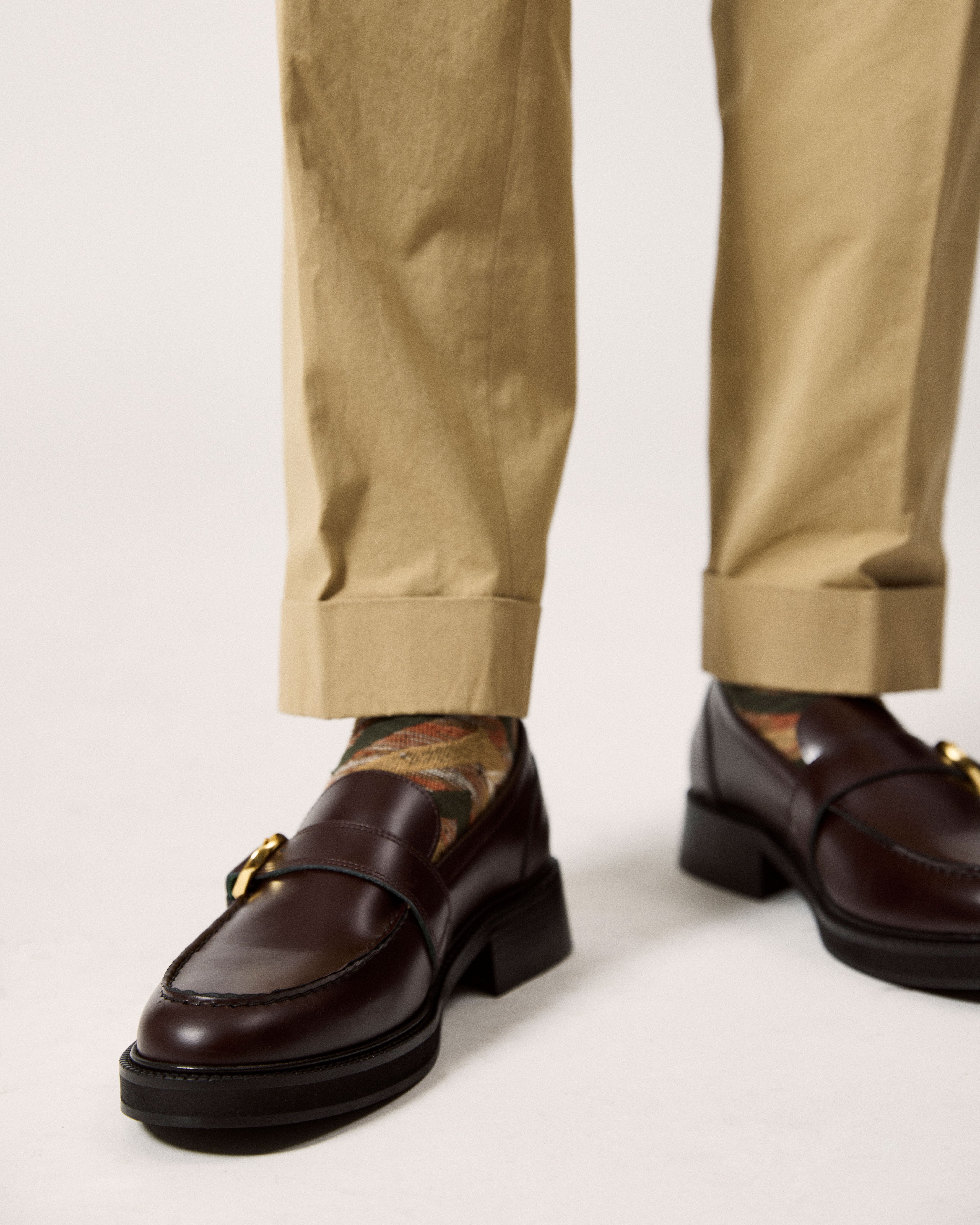 Heeled townee in burgundy for men on model