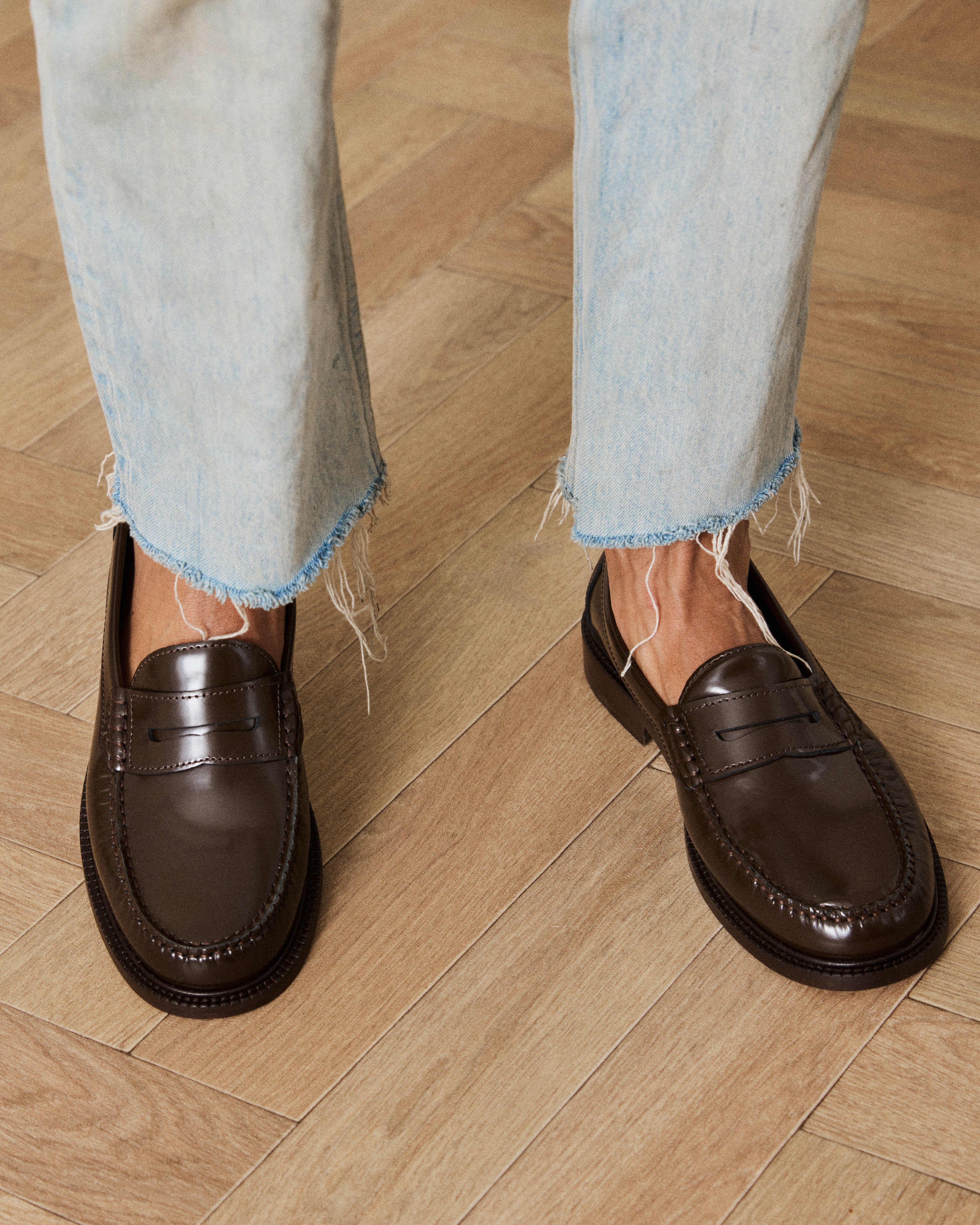 Yardee in brown polido on model 