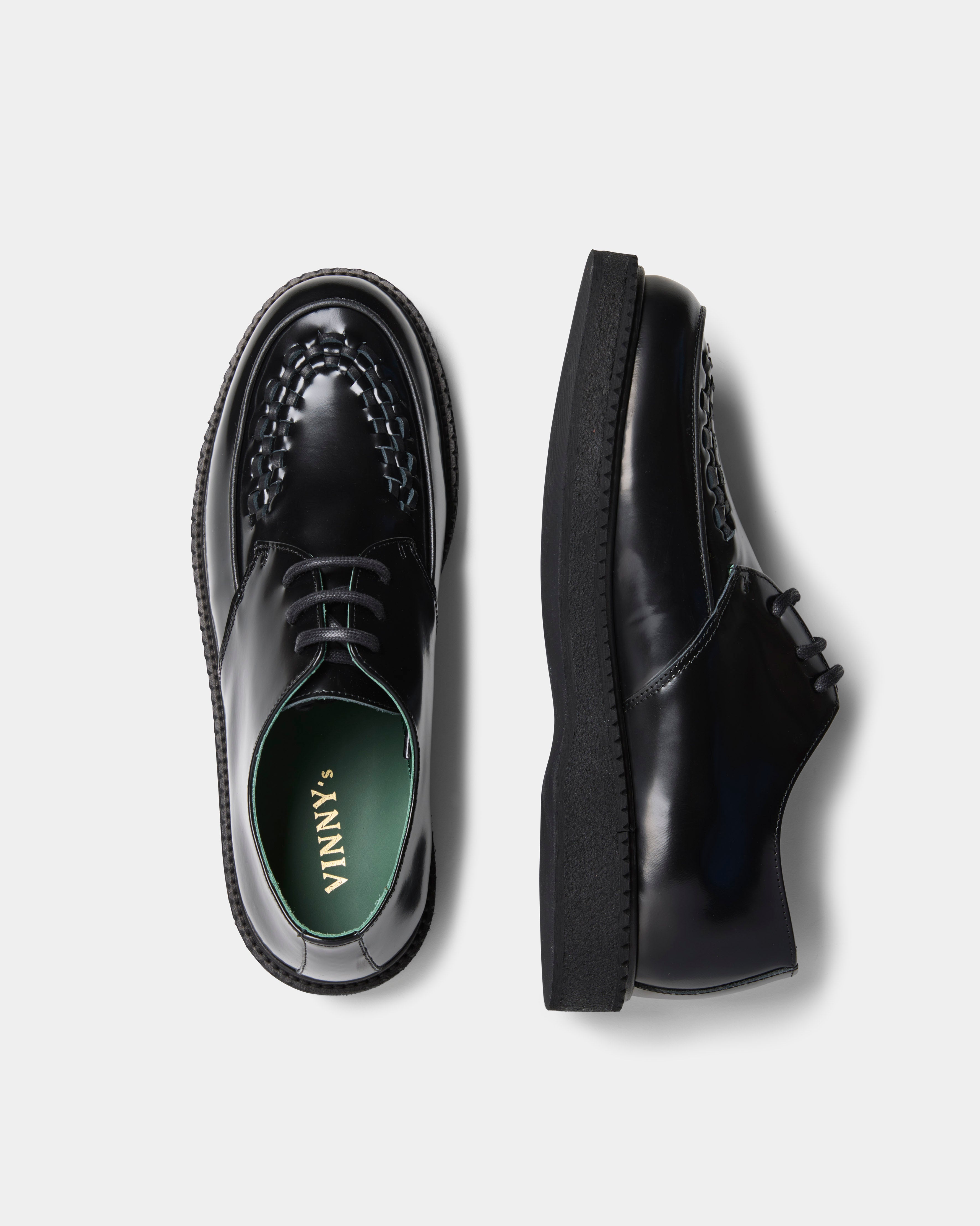 boat creeper in black from the side and top