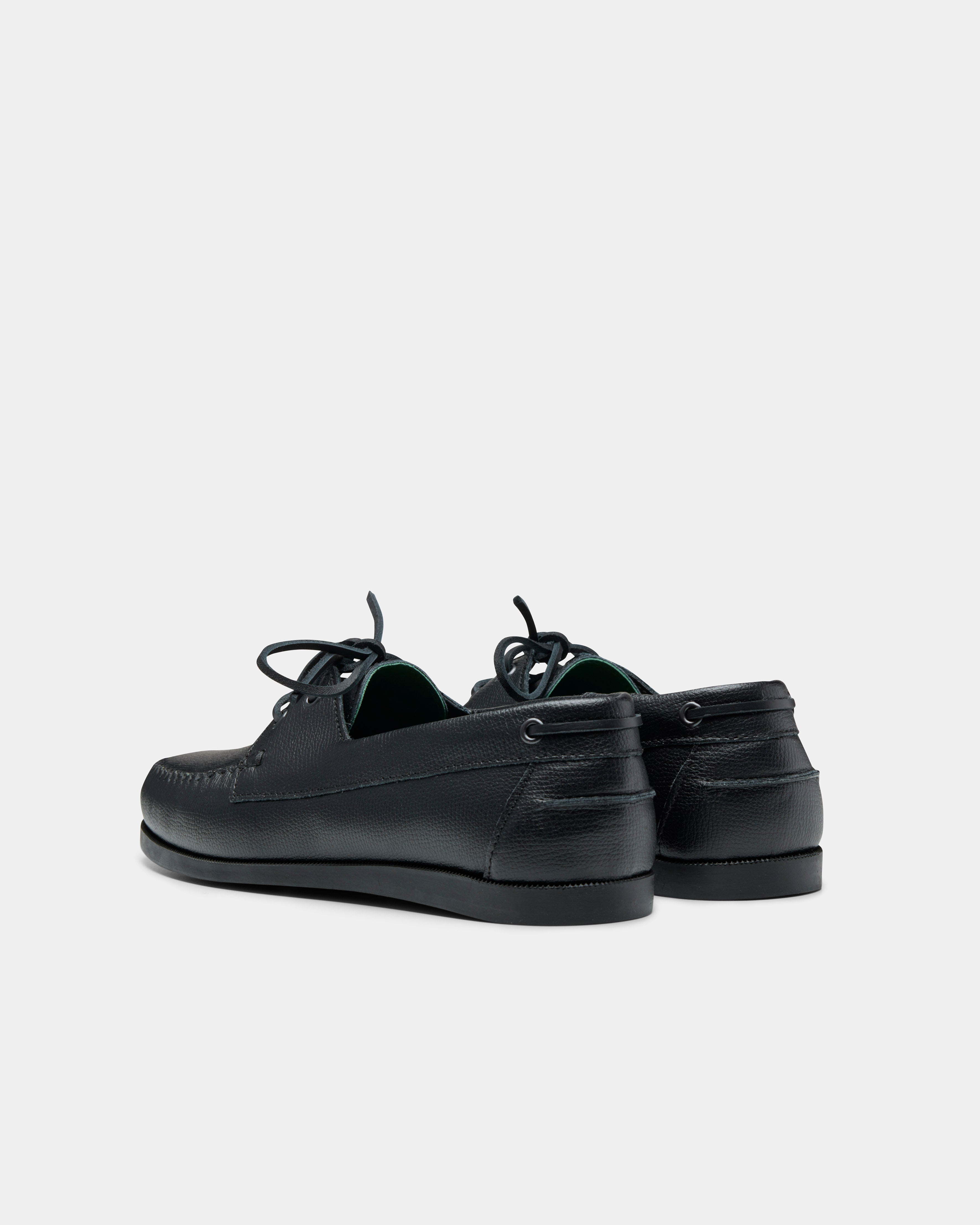 boatman shoe in black grain leather